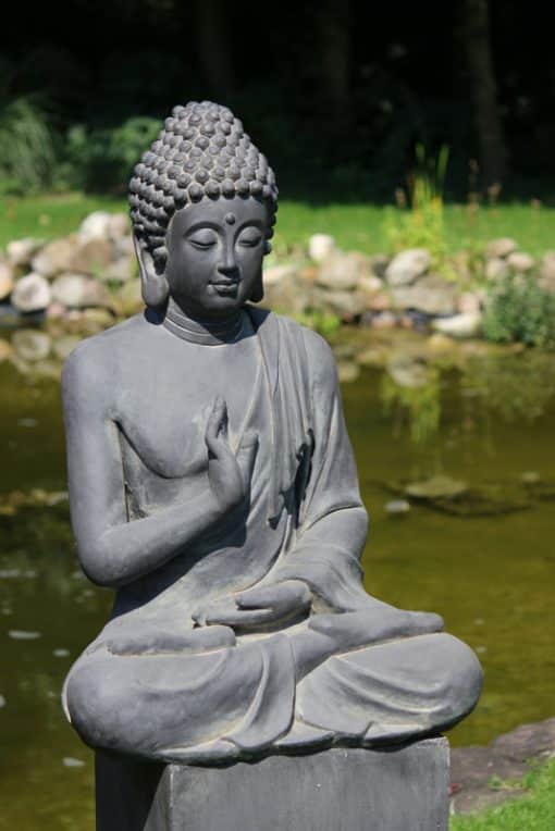 Zittend Boeddha tuinbeeld donkergrijs 73cm Gerechtigheid 4