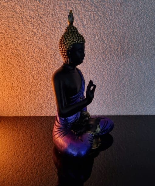 Zittend Thais Boeddha beeld Chin Mudra paars zwart 21.5cm 3