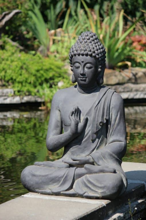 Zittend Boeddha tuinbeeld donkergrijs 73cm Gerechtigheid 5